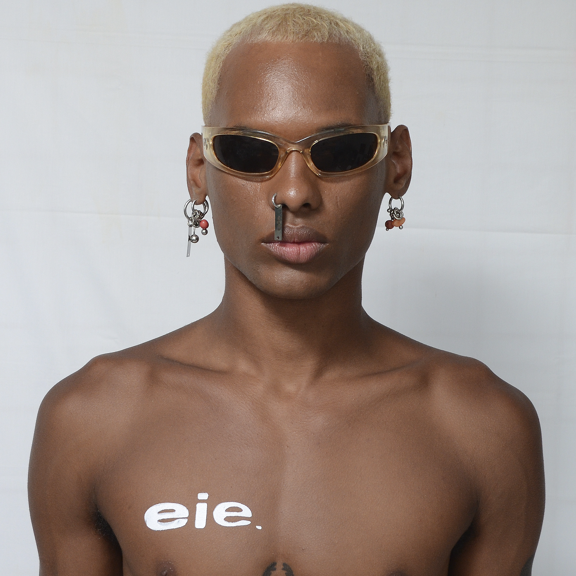 conjunto de brincos furacãoeie.01